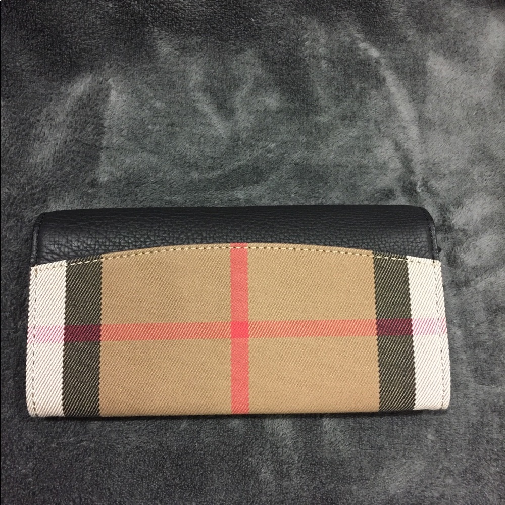 🌟Sold🌟Burberry Wallet - Picture 2 of 6